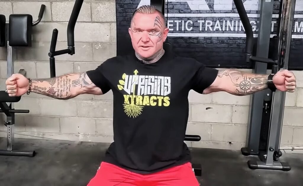 Lee_Priest_Sam's_Fitness_Pec_Fly